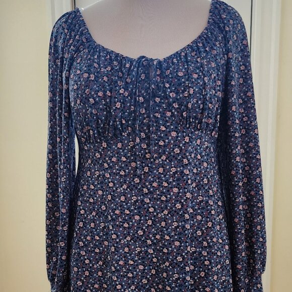 Lily Rose Dresses & Skirts - Lily Rose Blue flower print, long sleeve dress.  NWOT